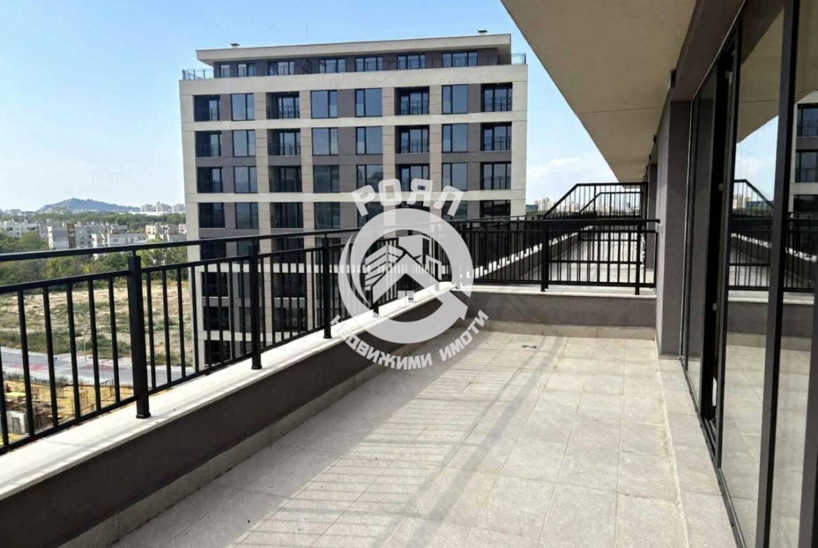 Роял имоти продава тристаен апартамент, Тракия, Пловдив - 0