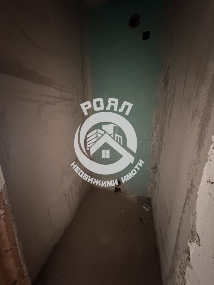 Роял имоти продава Ексклузивно тристаен апартамент, с акт 16, кв.Гагарин, Пловдив - 0