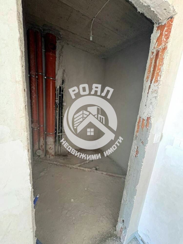 Роял имоти продава тристаен апартамент, Тракия, Пловдив - 0