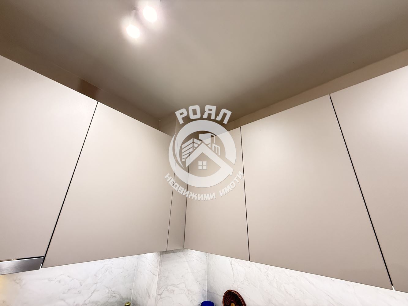 Роял имоти продава напълно обзаведн двустаен апартамент Център,Пловдив - 0