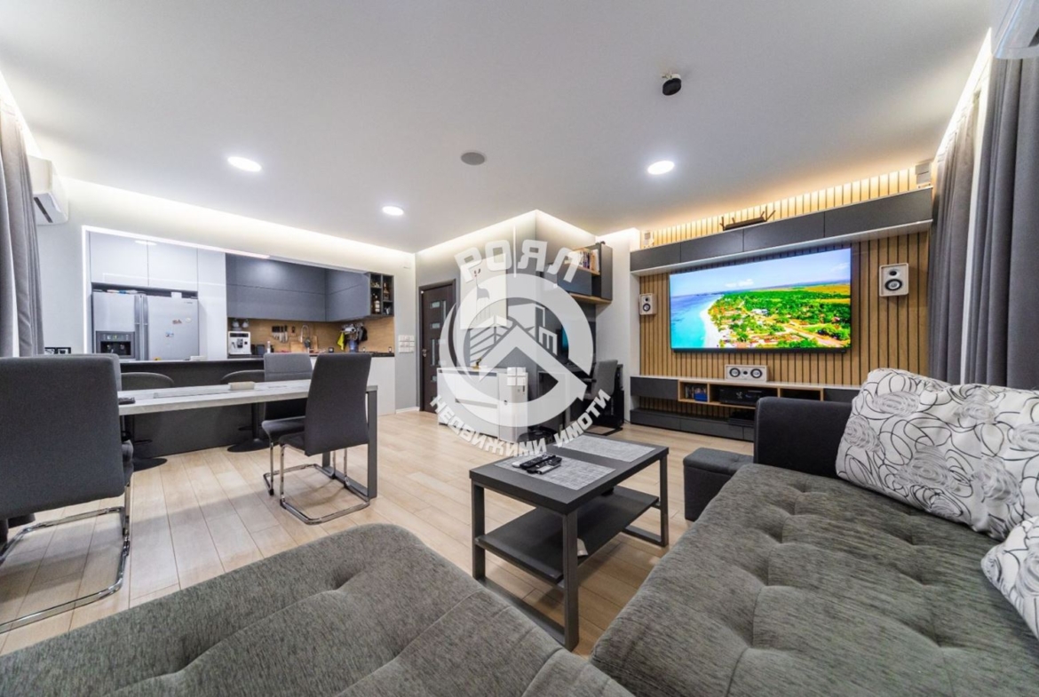 Роял имоти продава тристаен апартамент в центъра на гр. Първомай - 0