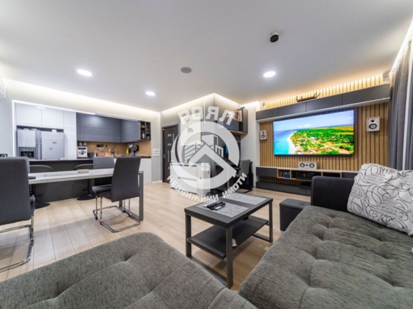 Роял имоти продава тристаен апартамент в центъра на гр. Първомай - 0