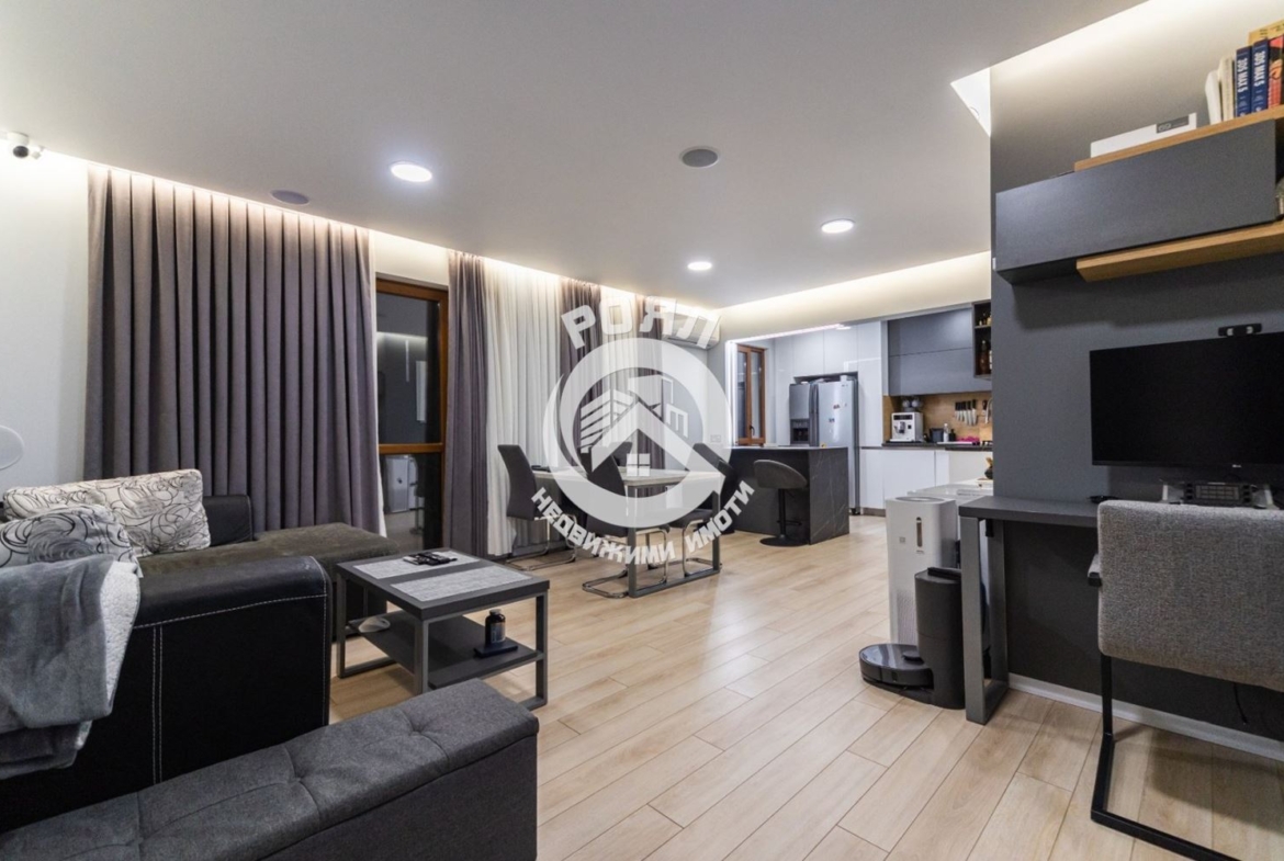 Роял имоти продава тристаен апартамент в центъра на гр. Първомай - 0