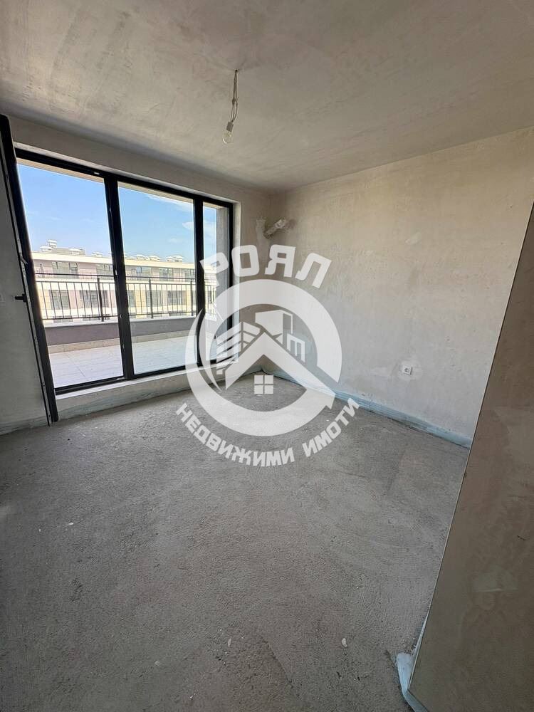 Роял имоти продава тристаен апартамент, Тракия, Пловдив - 0