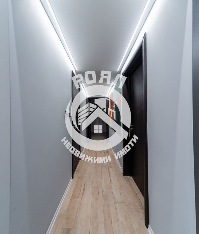 Роял имоти продава тристаен апартамент в центъра на гр. Първомай - 0