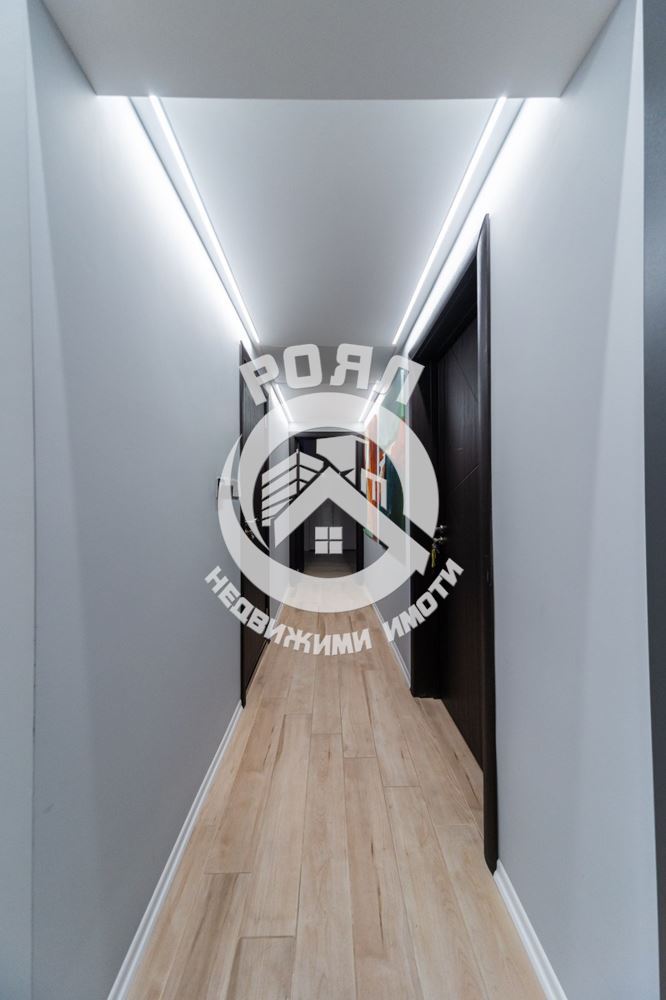 Роял имоти продава тристаен апартамент в центъра на гр. Първомай - 0