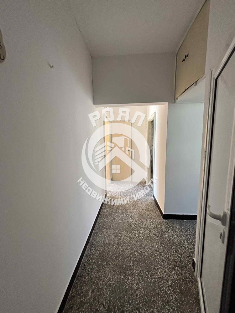 Роял Имоти отдава под наем апартамент с три отделни стаи в кв. Гагарин, Пловдив - 0