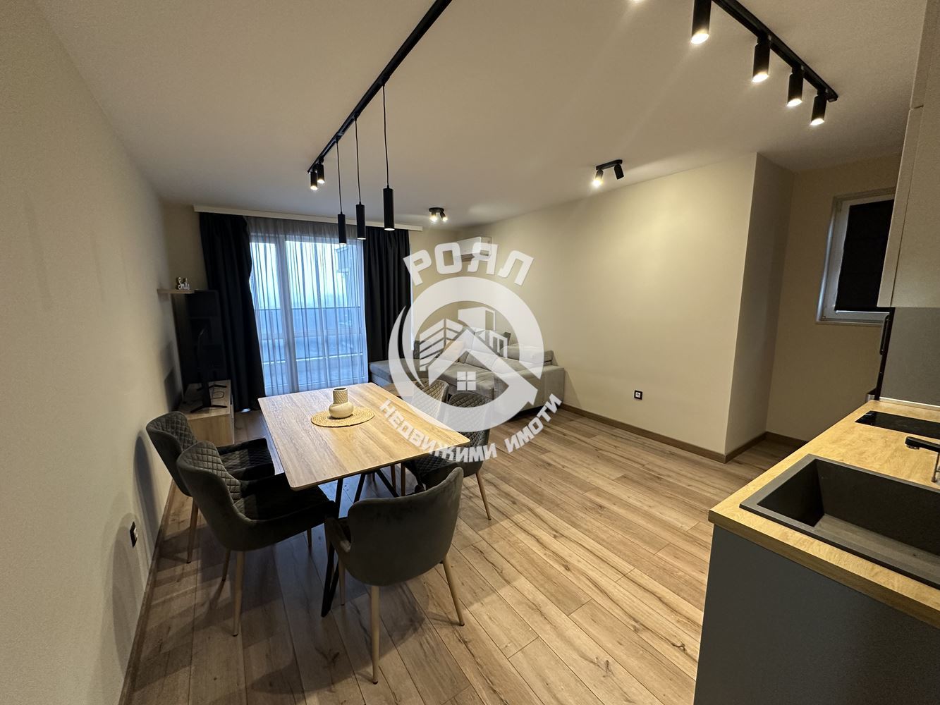 Роял Имоти продава Ексклузивно луксозен, тристаен апартамент в Томов плаза, Тракия, Пловдив - 0