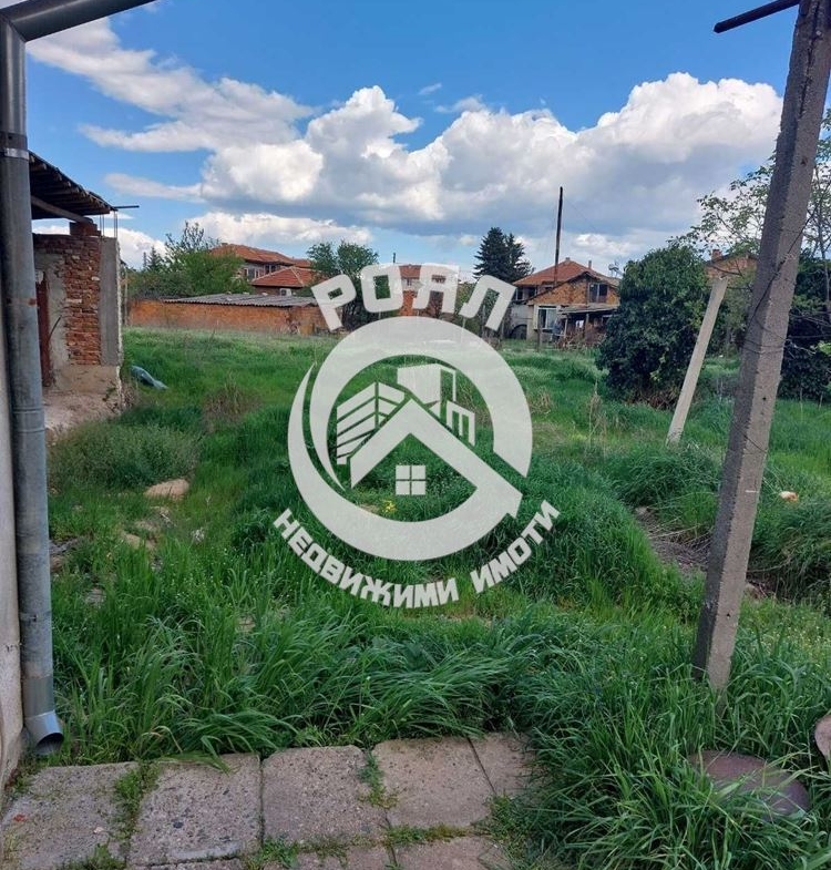 Роял Имоти продава едноетажна къща в с.Труд, обл. Пловдив - 0