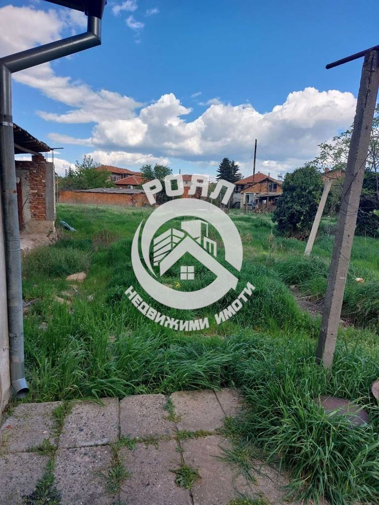 Роял Имоти продава едноетажна къща в с.Труд, обл. Пловдив - 0