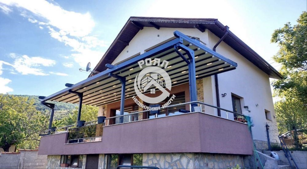 Роял Имоти продава обзаведена къща с 4 спални в село Брестник ,Пловдив - 0