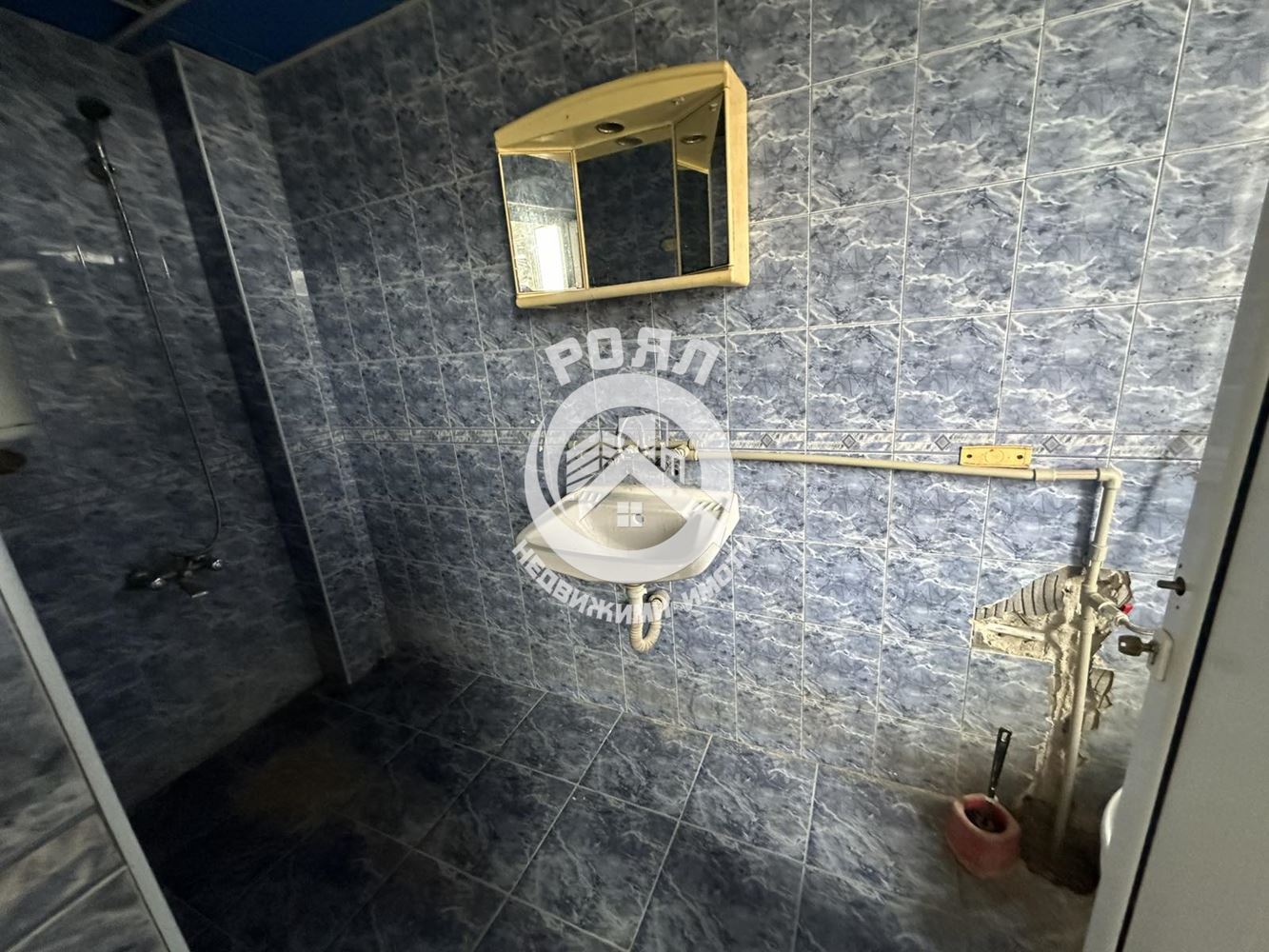 Роял Имоти продава двуетажна къща с двор в гр.Перущица - 0