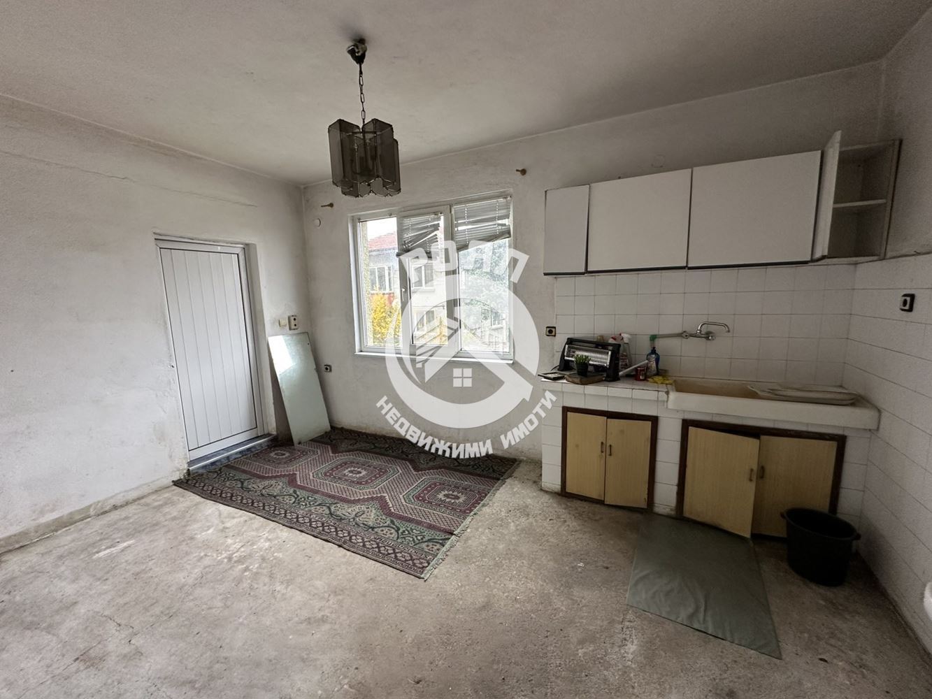 Роял Имоти продава двуетажна къща с двор в гр.Перущица - 0