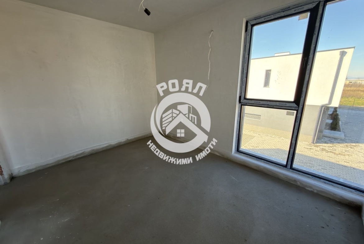 Роял Имоти продава двуетажна къща пред Акт 16 в с. Първенец - 0