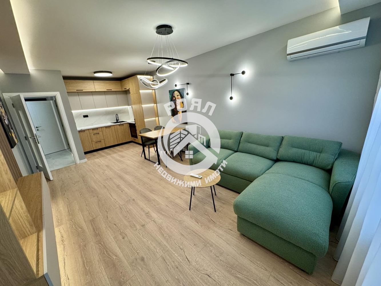 Роял имоти продава обзаведен, двустаен апартамент, с АКТ 16 , Смирненски, Пловдив - 0