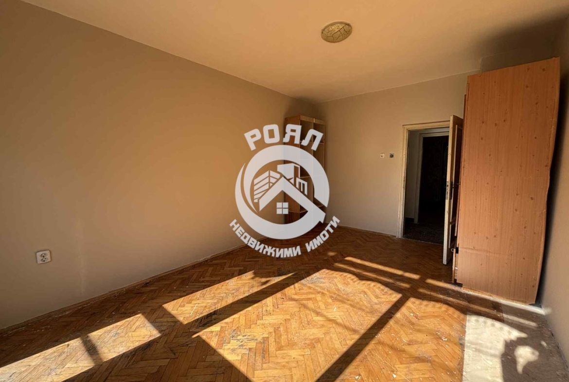 Роял Имоти отдава под наем апартамент с три отделни стаи в кв. Гагарин, Пловдив - 0