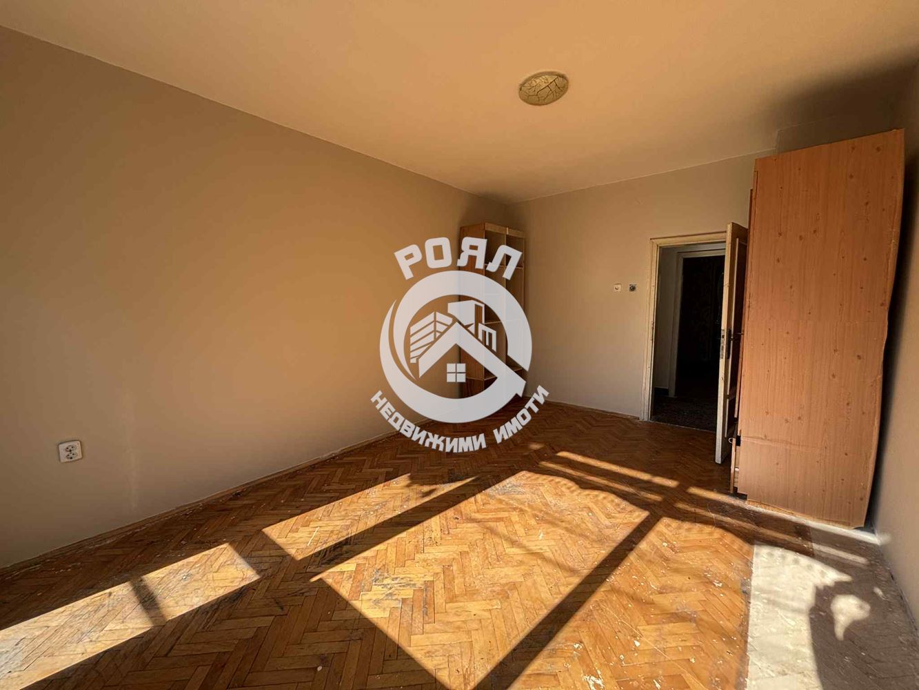 Роял Имоти отдава под наем апартамент с три отделни стаи в кв. Гагарин, Пловдив - 0