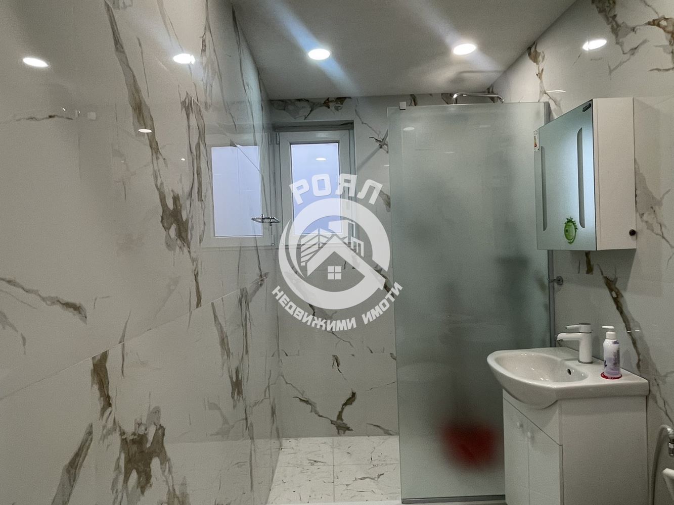 Роял имоти предлага етаж от луксозна сграда под наем,гр Пловдив;кв Остромила - 0