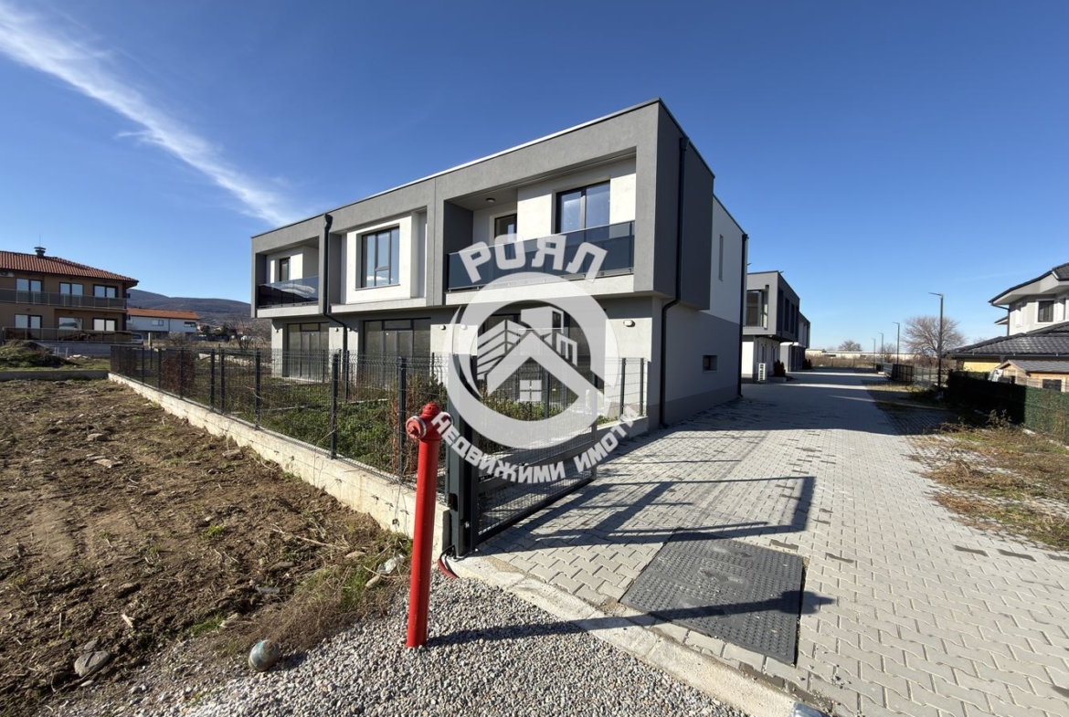 Роял Имоти продава двуетажна къща пред Акт 16 в с. Първенец - 0