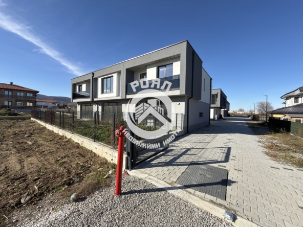 Роял Имоти продава двуетажна къща пред Акт 16 в с. Първенец - 0