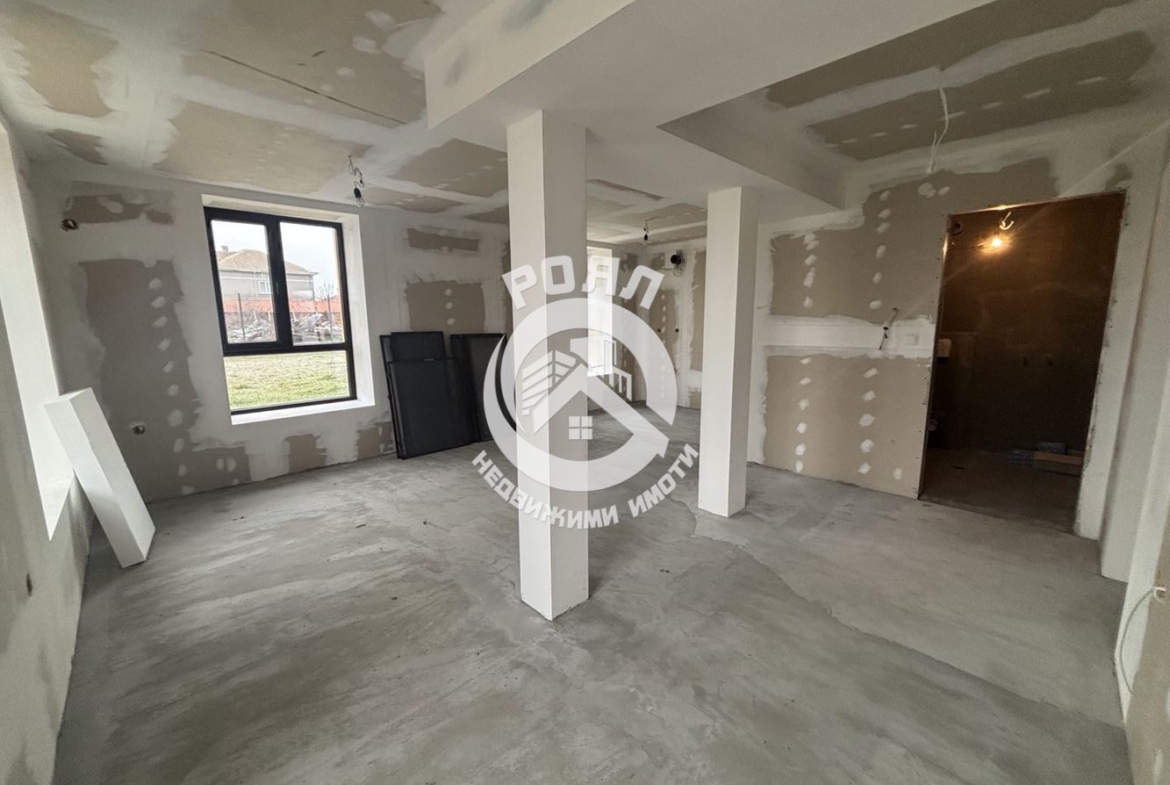 Роял Имоти продава къща в с.Манолско Конаре - 0