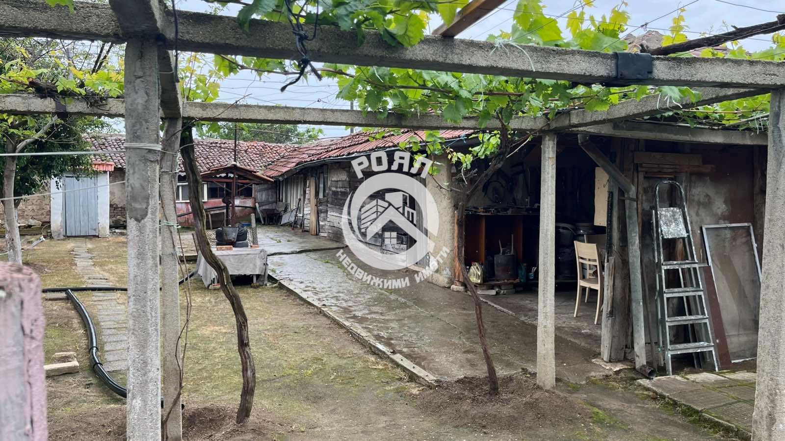 Роял Имоти продава къща в с.Голям чардак. - 0