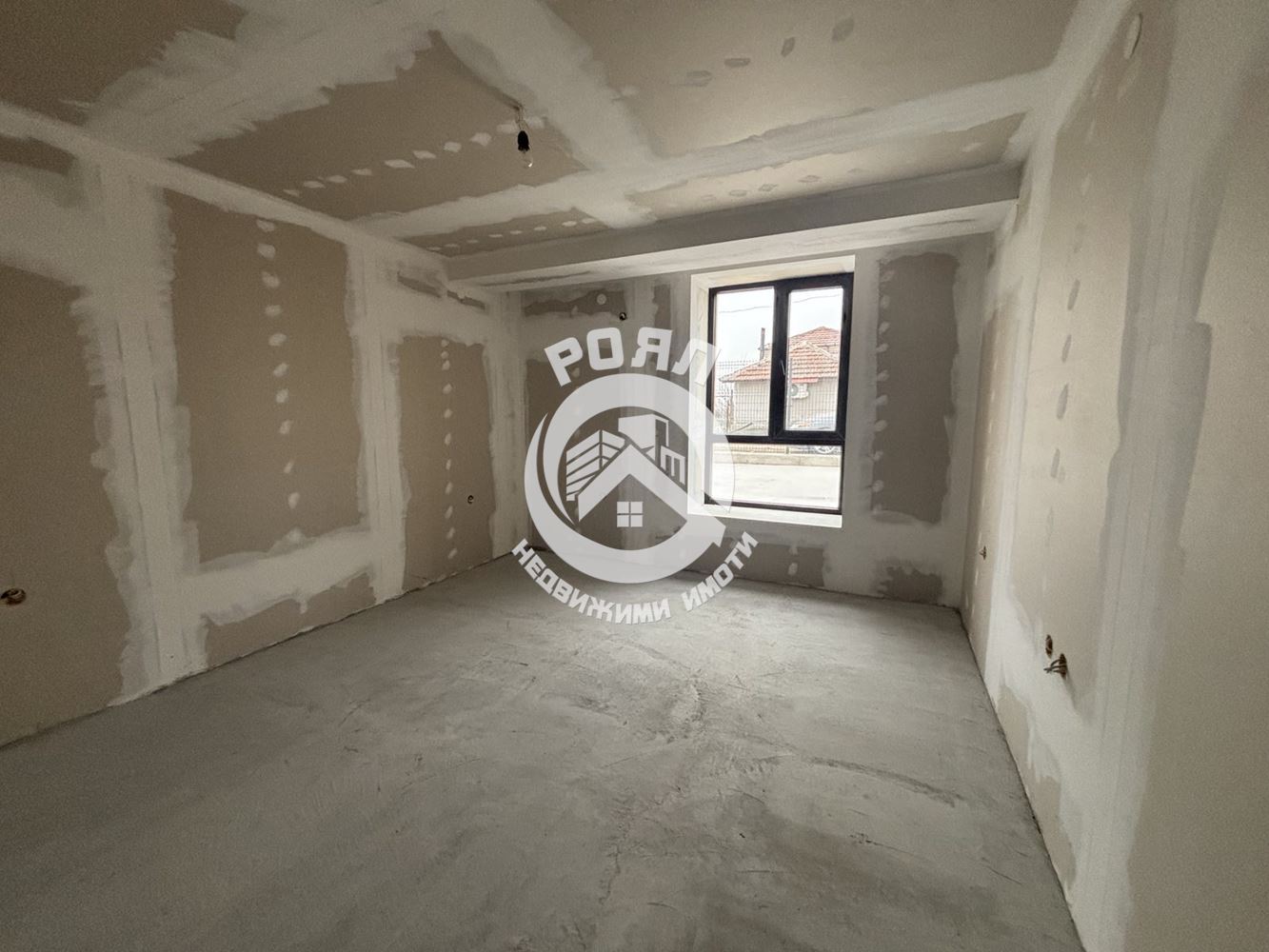 Роял Имоти продава къща в с.Манолско Конаре - 0