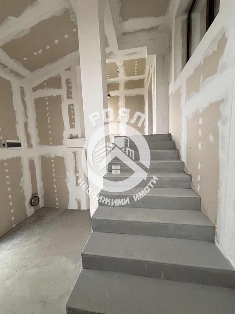 Роял Имоти продава къща в с.Манолско Конаре - 0