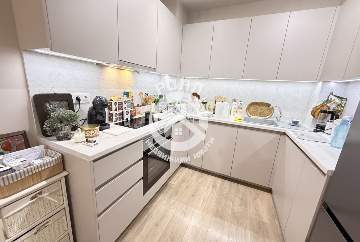 Роял имоти продава обзаведен двустаен апартамент Център, Пловдив - 0