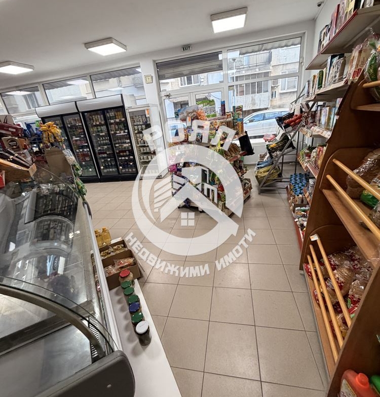 Роял имоти отдава под наем помещение ,,Магазин,, кв.Южен ,Пловдив - 0