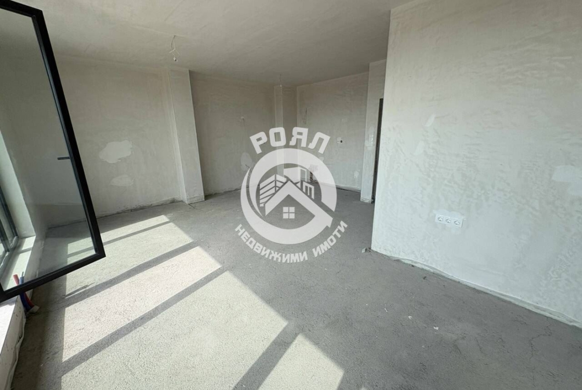 Роял имоти продава тристаен апартамент, Тракия, Пловдив - 0