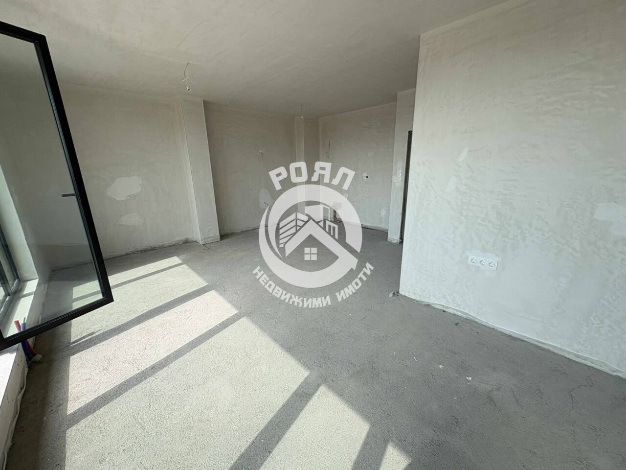 Роял имоти продава тристаен апартамент, Тракия, Пловдив - 0