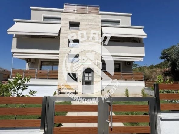 Просторен мезонет близо до морето в Неа Ираклица - 0