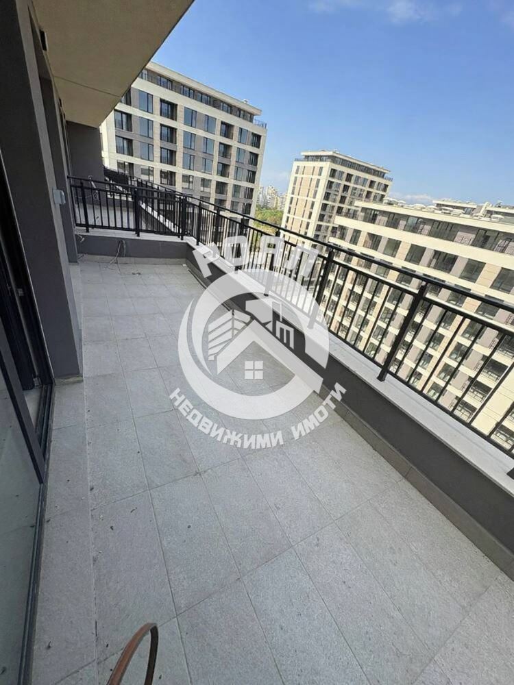 Роял имоти продава тристаен апартамент, Тракия, Пловдив - 0