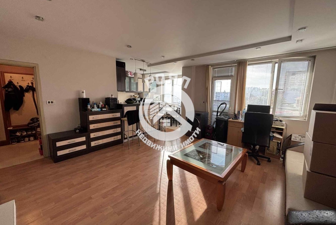 Роял Имота предлага ЕКСКЛУЗИВНО за продажба просторен двустаен апартамент в Кючук Париж, Пловдив - 0