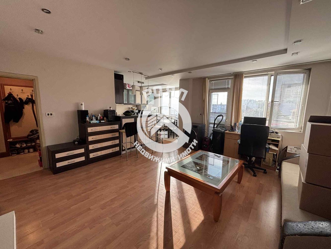 Роял Имота предлага ЕКСКЛУЗИВНО за продажба просторен двустаен апартамент в Кючук Париж, Пловдив - 0