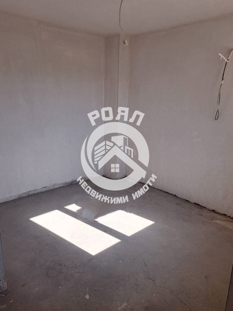 Роял имоти продава двустаен апартамент с веранда в затворен комплекс, гр. Пловдив, р-н Южен - 0