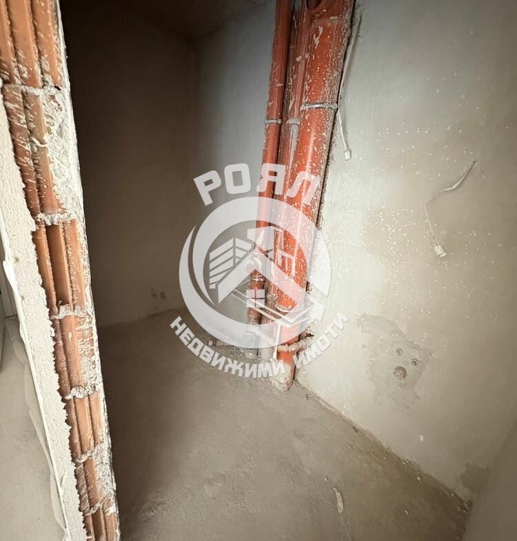 Роял имоти продава тристаен апартамент, Тракия, Пловдив - 0