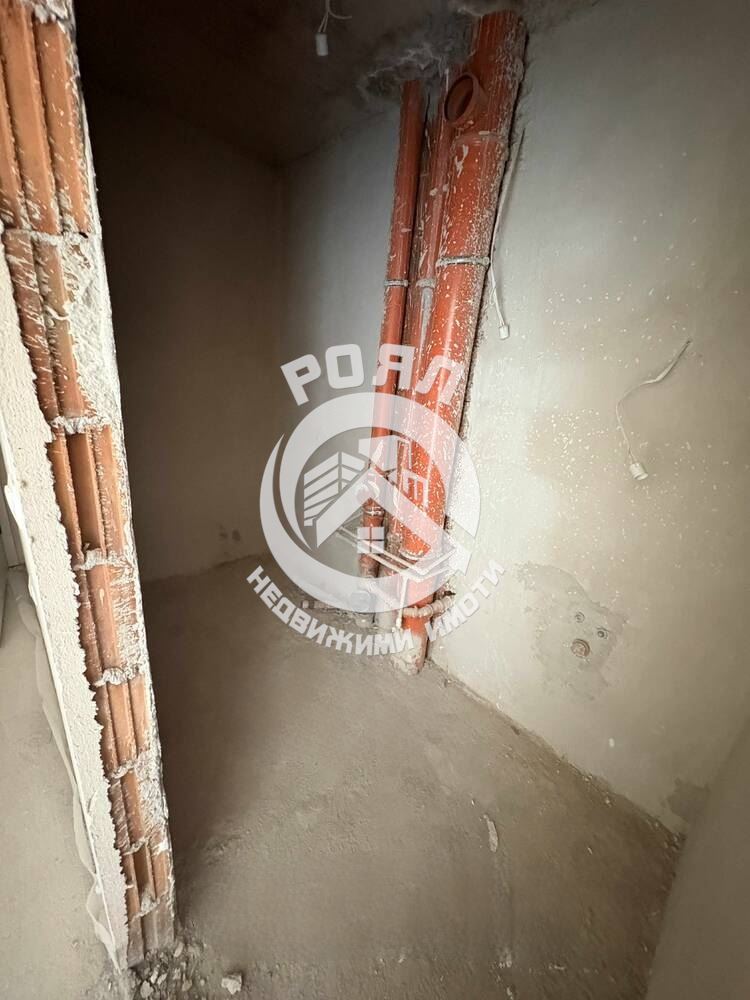 Роял имоти продава тристаен апартамент, Тракия, Пловдив - 0