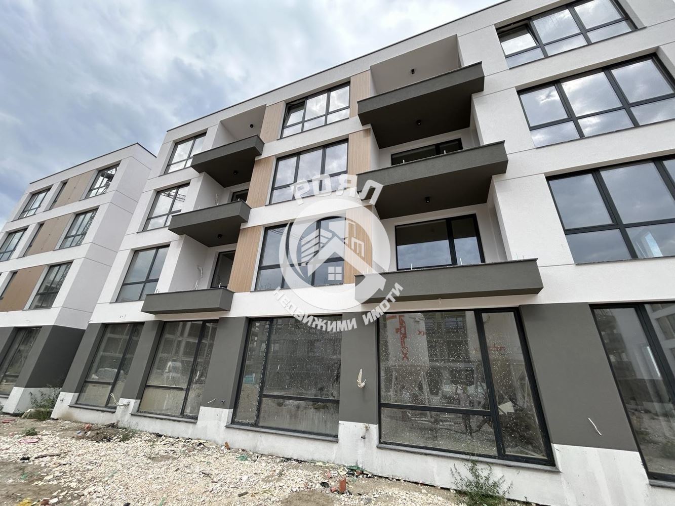 Роял Имоти продава двустаен апартамент в гр.Пловдив,кв.Остромила - 0