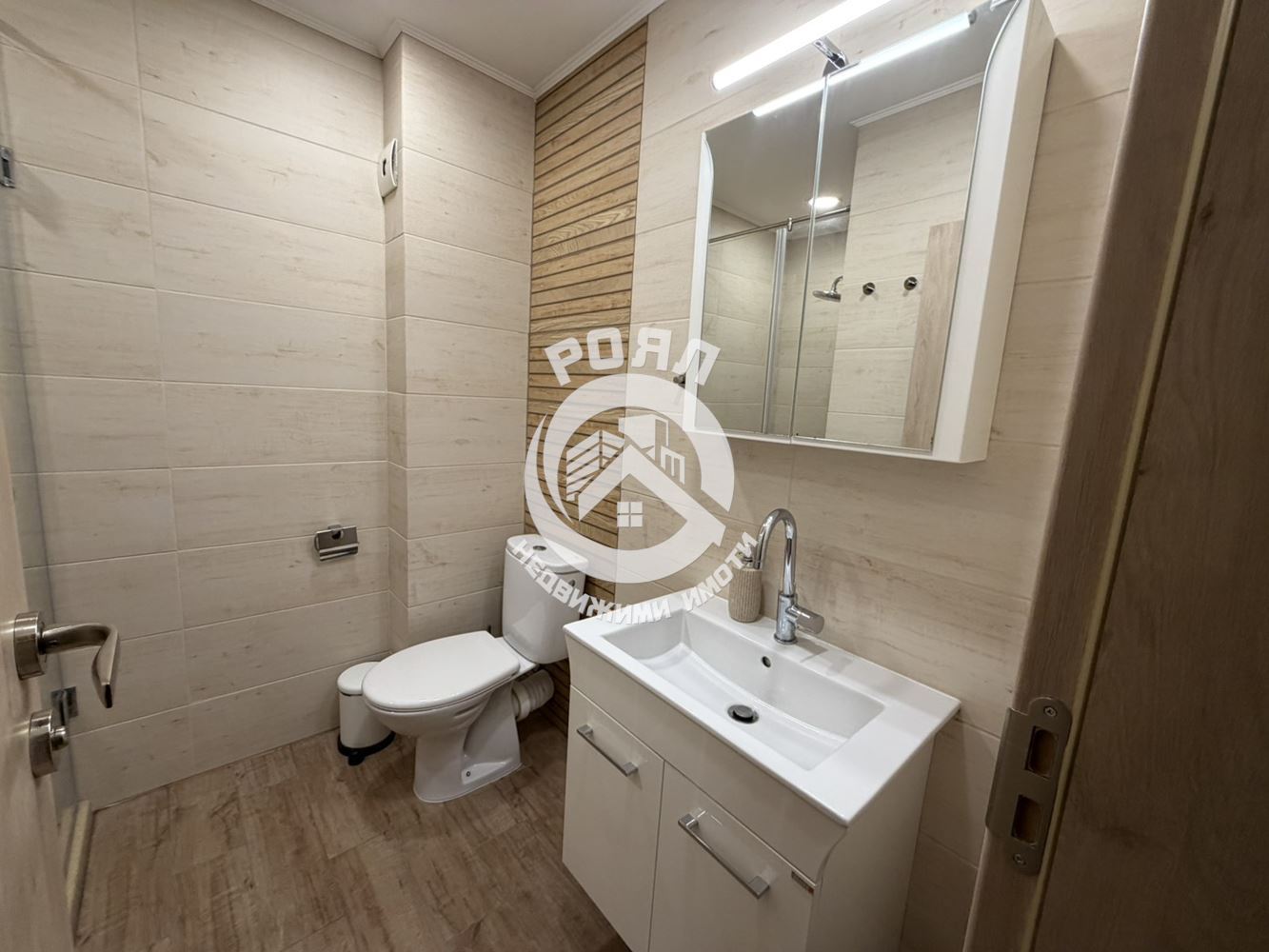 Роял имоти отдава под наем двустаен апартамент с подземно паркомясто, Христо Смирненски, Пловдив - 0