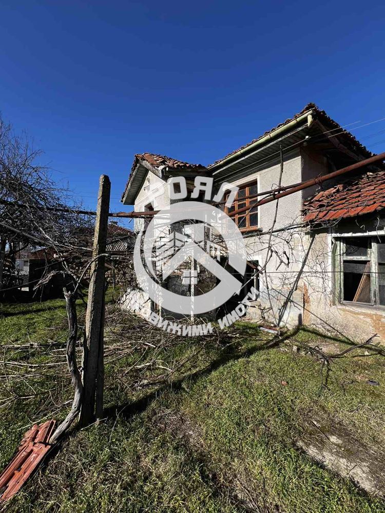 Роял имоти продава къща с дворно място в с. Паничери, община Хисаря - 0