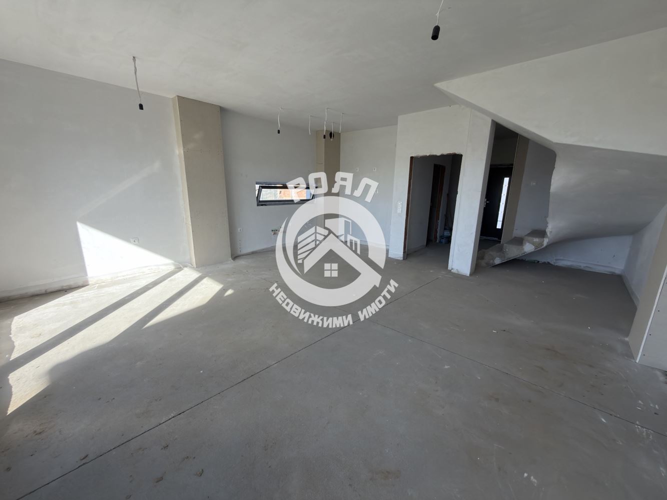 Роял Имоти продава двуетажна къща пред Акт 16 в с. Първенец - 0