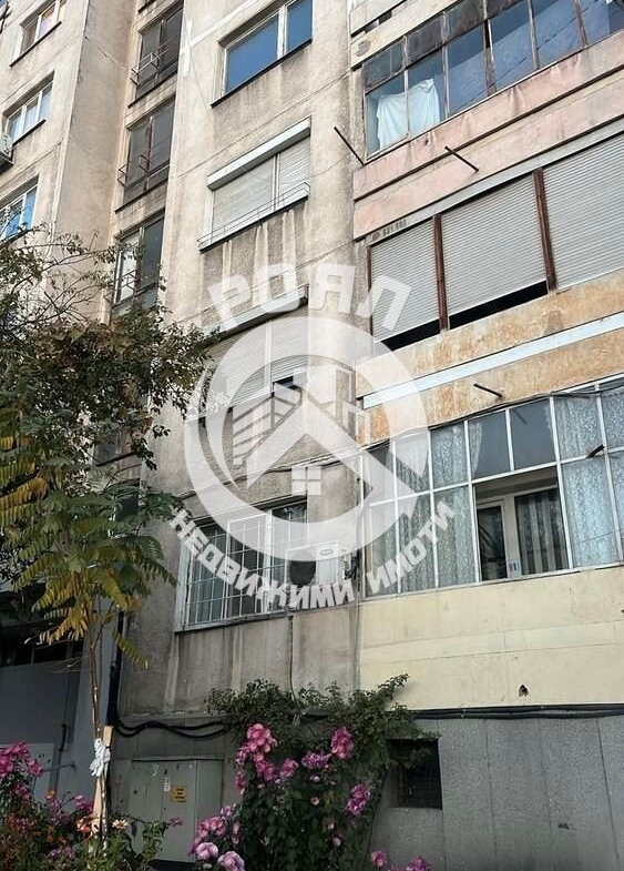 Роял имоти продава двустаен апартамент ,,Гарсониера Лукс,,Кв.Изгрев,Пловдив - 0