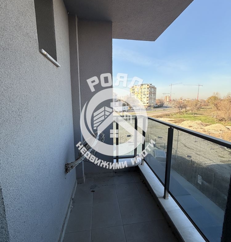 Роял имоти продава Ексклузивно тристаен апартамент, с акт 16, кв.Гагарин, Пловдив - 0