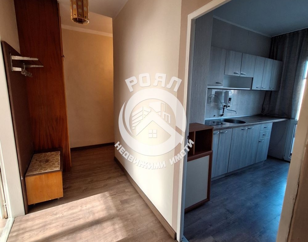 Роял имоти продава двустаен апартамент, три отделни стаи, Кючук Париж, Пловдив - 0