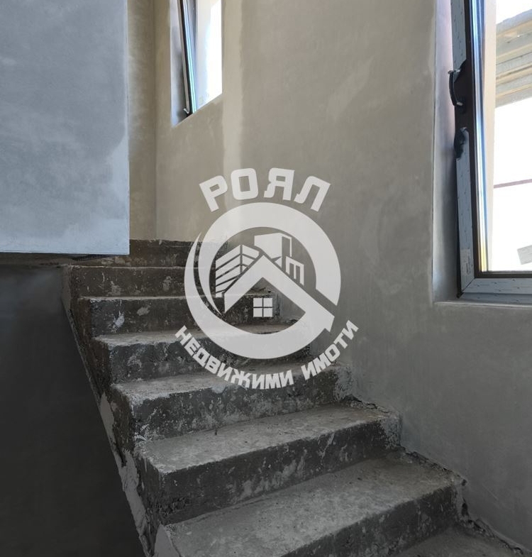 Роял Имоти продава къща в с.Строево, обл. Пловдив - 0