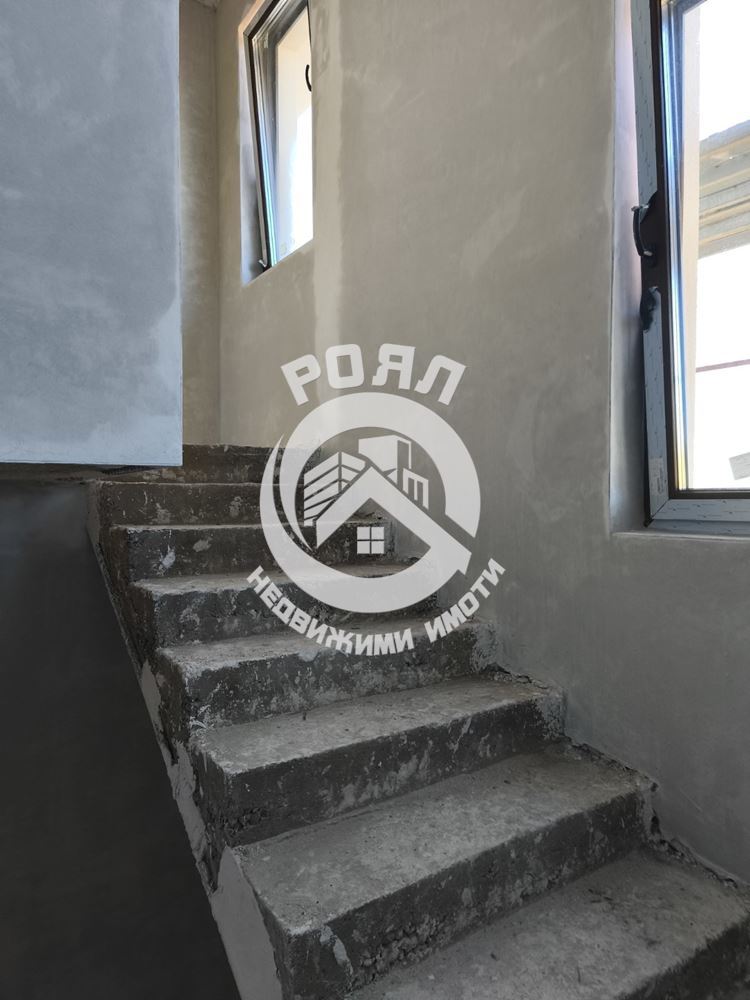 Роял Имоти продава къща в с.Строево, обл. Пловдив - 0