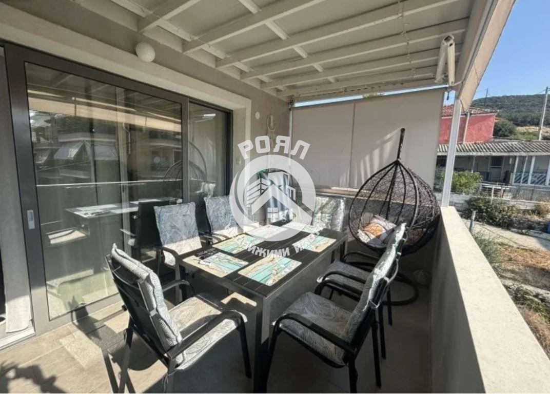 Просторен мезонет близо до морето в Неа Ираклица - 0