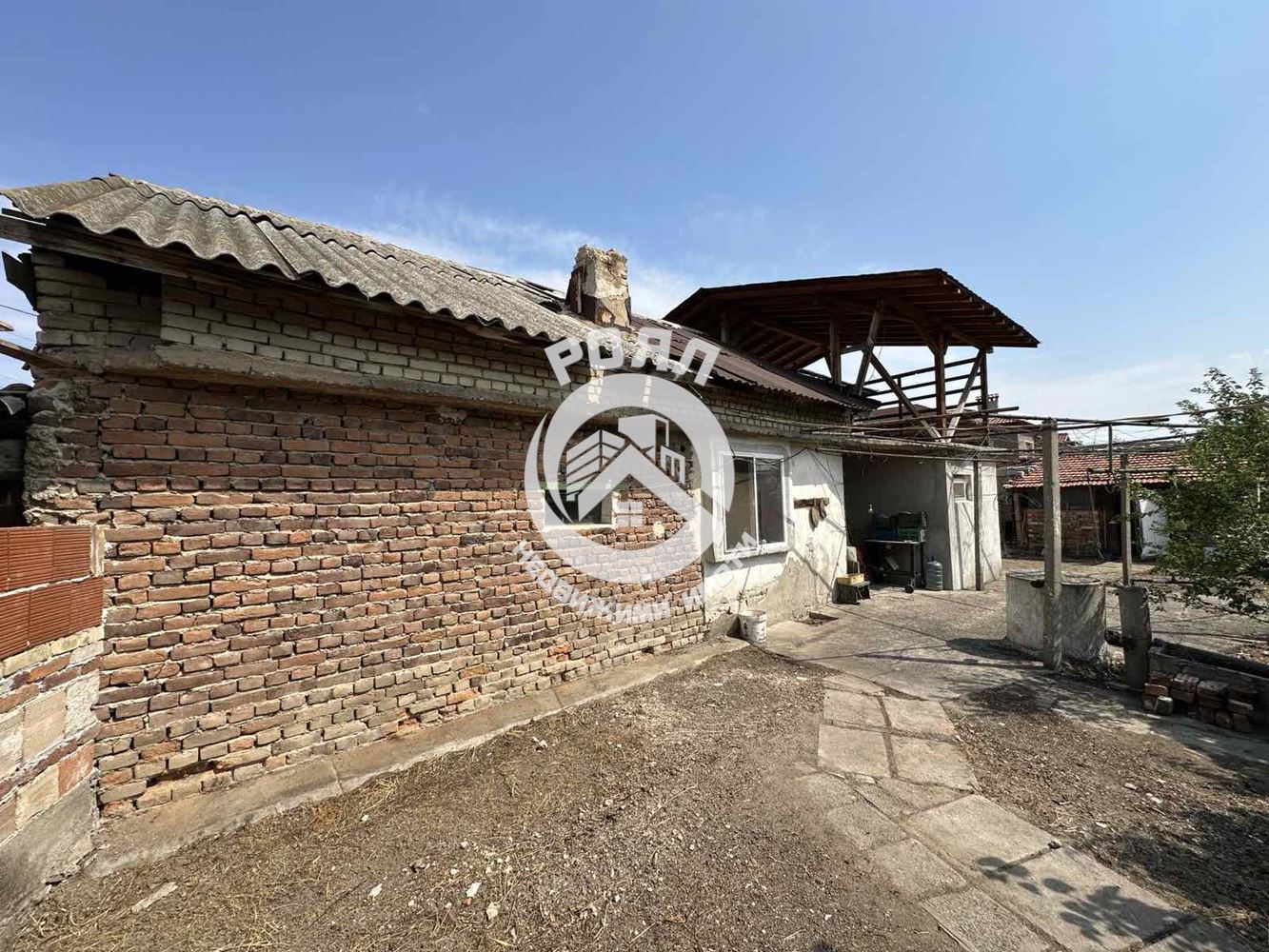 Роял имоти продава Ексклузивно двуетажна къща с двор в с.Йоаким Груево - 0